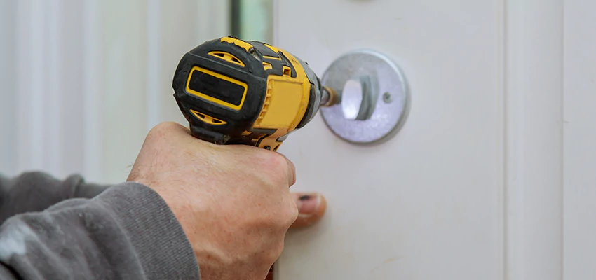 Street Locksmith For Smart Lock Repair in South San Gabriel, CA